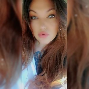 Meet your Posher, Alexis